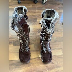 Skechers Women's Chocolate Winter Boots. Pre-owned in good condition.